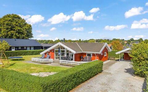 Thorben - 350M from the Sea: Dach, Haus, Zuhause, Hütte, Tür, Abstellgleis, Estate, Rasen, Garten, Veranda
