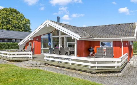 Thorben - 350M from the Sea: Dach, Haus, Zuhause, Hütte, Tür, Abstellgleis, Estate, Rasen, Garten, Veranda