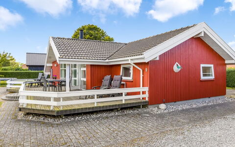 Thorben - 350M from the Sea: Dach, Haus, Zuhause, Hütte, Tür, Abstellgleis, Estate, Rasen, Garten, Veranda
