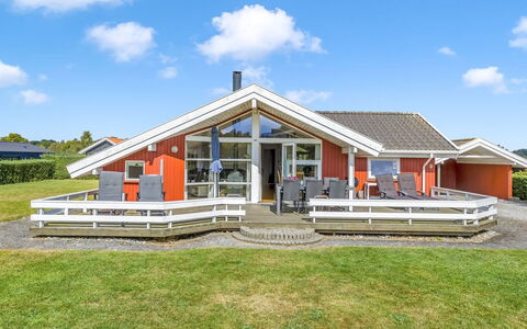 Thorben - 350M from the Sea: Dach, Haus, Zuhause, Hütte, Tür, Abstellgleis, Estate, Rasen, Garten, Veranda