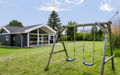 Hedvig - 500M from the Sea: Schatten, Rasen, Garten, Gartenbauten, Garten, Landscaping, Outdoor Struktur, Abstellgleis, Schuppen, Hinterhof