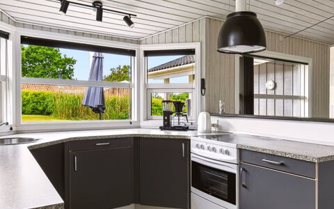 Hedvig - 500M from the Sea: Interior Design, Küche, Countertop, Holz, Decke, Flooring, Cabinetry, Küchengerät, Fussboden, Möbel