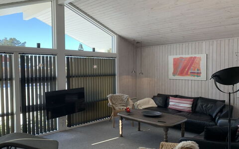 Hedvig - 500M from the Sea: Interior Design, Holz, Decke, Möbel, Flooring, Fussboden, Zimmer, Stuhl, Wohnzimmer, Light Fixture