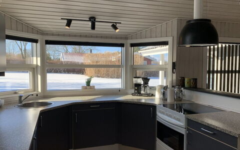 Hedvig - 500M from the Sea: Interior Design, Decke, Light Fixture, Countertop, Küche, Glas, Cabinetry, Küchengerät, Haushaltsgerät