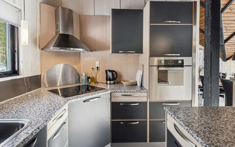 Sölvy - 30Km from the Sea: Küche, Küchengerät, Countertop, Major Appliance, Interior Design, Cabinetry, Flooring, Haushaltsgerät, Möbel, Herd