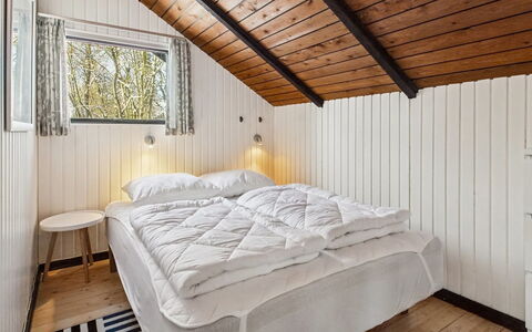 Sölvy - 30Km from the Sea: Holz, Schlafzimmer, Bett, Zuhause, Bedding, Bettdecke, Decke, Bettrahmen, Hütte, Linens