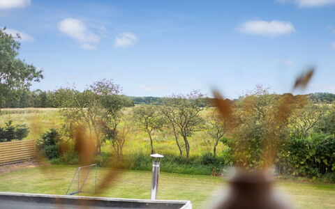 Grimi - 36Km from the Sea: Blau, Strauch, Hütte, Ground, Garten, Estate, Schatten, Landscaping, Bauernhaus, Eco Hotel
