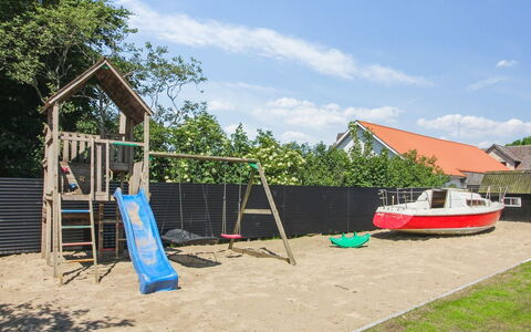 Grimi - 36Km from the Sea: Blau, Strauch, Hütte, Ground, Garten, Estate, Schatten, Landscaping, Bauernhaus, Eco Hotel