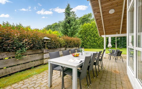 Ljuba - 40Km from the Sea: Garten, Grundstueck, Zuhause, Möbel, Schatten, Gartenmöbel, Rasen, Stuhl, Landscaping, Garten