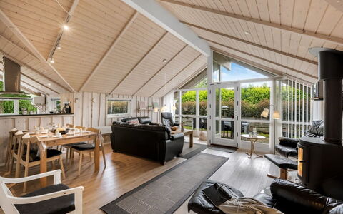 Ljuba - 40Km from the Sea: Holz, Decke, Zuhause, Tür, Interior Design, Hütte, Hartholz, Veranda, Deck, Holzboden