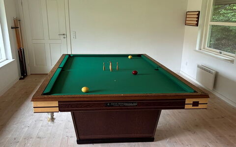 Aave - 5Km from the Sea: Indoor Spiele Und Sport, Holz, Schwimmbad, Billiard-Tisch, Erholungsraum, Billiard Raum, Holzbeize, Hartholz