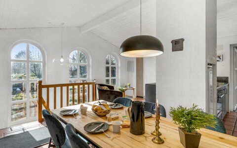 Tabetha - 24Km from the Sea: Möbel, Gartenmöbel, Geschirr, Tabelle, Drinkware, Stuhl, Tisch Im Freien, Essen, Flasche