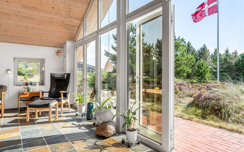 Annerose - 650M from the Sea: Möbel, Gartenmöbel, Geschirr, Tabelle, Drinkware, Stuhl, Tisch Im Freien, Essen, Flasche