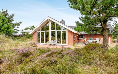 Annerose - 650M from the Sea: Möbel, Gartenmöbel, Geschirr, Tabelle, Drinkware, Stuhl, Tisch Im Freien, Essen, Flasche