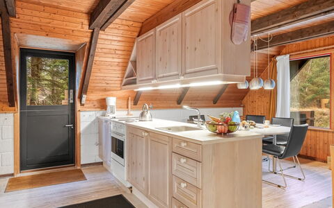 Erhardt - 2Km from the Sea: Holz, Küche, Countertop, Küchengerät, Hartholz, Holzbeize, Cabinetry, Hütte, Decke, Dachboden