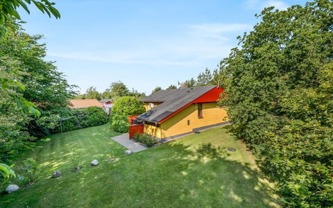 Ditta - 150M to the Fjord: Möbel, Gartenmöbel, Geschirr, Tabelle, Drinkware, Stuhl, Tisch Im Freien, Essen, Flasche