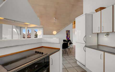 Eweline - 700M from the Sea: Flooring, Küche, Interior Design, Fussboden, Holz, Decke, Countertop, Möbel, Zimmer, Light Fixture