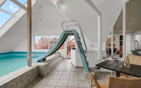 Eweline - 700M from the Sea: Decke, Flooring, Fussboden, Wohnung, Schwimmbad, Daylighting, Dachboden, Resort, Design, Penthouse