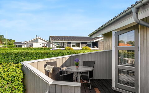 Lien - 100M from the Sea: Holz, Die Architektur, Zuhause, Abstellgleis, Tür, Veranda, Hütte, Garten, Hartholz, Holzbeize