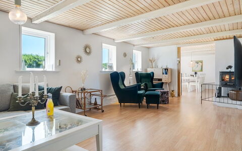 Jorek - 700M from the Sea: Möbel, Interior Design, Flooring, Holzboden, Holz, Fussboden, Decke, Beleuchtung, Laminatboden, Wohnzimmer