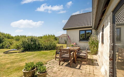 Jorek - 700M from the Sea: Himmel, Zuhause, Hütte, Grundstueck, Ländliches Gebiet, Tür, Estate, Bauernhaus, Hinterhof, Landscaping