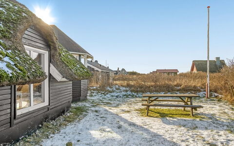 Oskar - 300M from the Sea: Möbel, Interior Design, Holz, Decke, Flooring, Fussboden, Holzboden, Küche & Esszimmer Tisch, Tabelle, Light Fixture