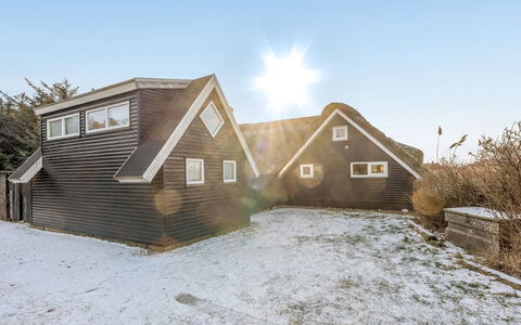 Oskar - 300M from the Sea: Möbel, Interior Design, Holz, Decke, Flooring, Fussboden, Holzboden, Küche & Esszimmer Tisch, Tabelle, Light Fixture