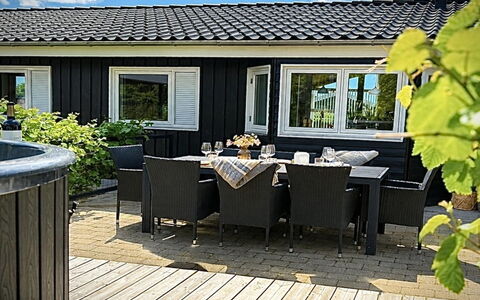 Bosse - 200M to the Fjord: Holz, Möbel, Zuhause, Gartenmöbel, Stuhl, Veranda, Schatten, Deck, Holzbeize, Terrasse