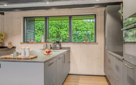 Diuri - 500M to the Fjord: Holz, Küche, Countertop, Flooring, Interior Design, Cabinetry, Küchengerät, Decke, Holzbeize, Haushaltsgerät