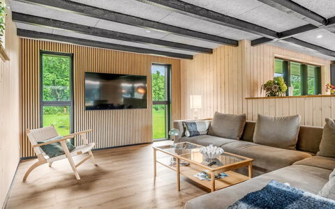 Diuri - 500M to the Fjord: Holz, Hartholz, Holzbeize, Planke, Holzboden, Holz, Sperrholz, Wohnzimmer, Natürliches Material, Design