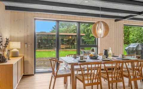 Diuri - 500M to the Fjord: Holz, Flooring, Interior Design, Möbel, Fussboden, Küche & Esszimmer Tisch, Esszimmer, Decke, Holzboden, Hartholz