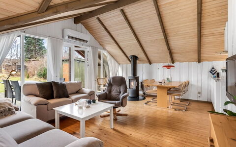 Topias - 350M from the Sea: Holz, Interior Design, Decke, Möbel, Flooring, Holzboden, Zuhause, Fussboden, Wohnzimmer, Haus