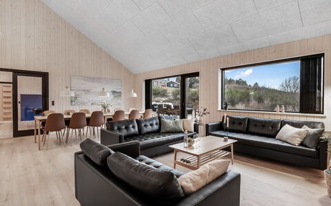 Gustaf - 800M from the Sea: Holz, Zuhause, Hütte, Wohnzimmer, Hartholz, Einfrieren, Winter, Couch, Design