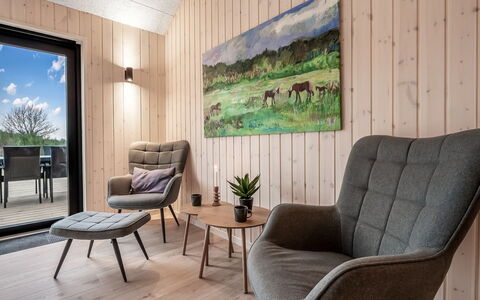 Gustaf - 800M from the Sea: Möbel, Flooring, Holz, Holzboden, Fussboden, Interior Design, Stuhl, Wohnzimmer, Hartholz, Laminatboden