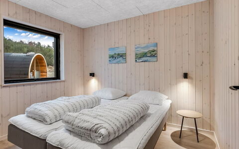 Gustaf - 800M from the Sea: Holz, Schlafzimmer, Bett, Bedding, Bettdecke, Bettrahmen, Einfrieren, Hartholz, Winter, Holzbeize