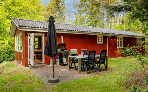 Lilija - 7.9Km to the Fjord: Hütte, Zuhause, Haus, Gartenbauten, Schuppen, Garten, Garten, Abstellgleis, Blockhaus, Hinterhof
