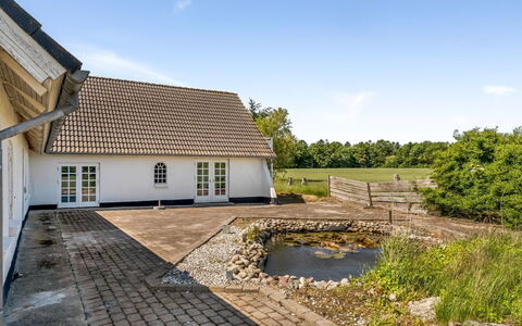 Inger - 9Km from the Sea: Zuhause, Dach, Haus, Tür, Hütte, Schatten, Garten, Ground, Veranda, Garten