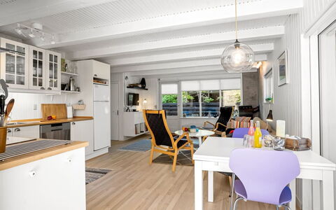 Nanne - from the Sea: Möbel, Flooring, Interior Design, Fussboden, Holz, Holzboden, Decke, Stuhl, Tabelle, Zimmer