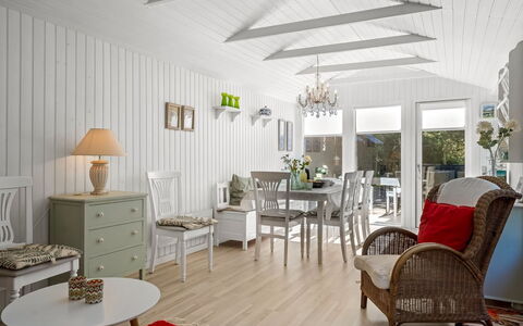 Nanne - from the Sea: Möbel, Interior Design, Flooring, Holz, Decke, Fussboden, Tabelle, Light Fixture, Stuhl, Zimmer