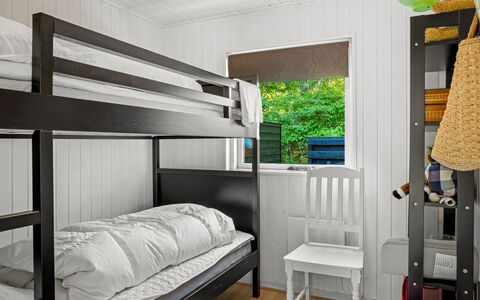 Nanne - from the Sea: Holz, Schlafzimmer, Bett, Etagenbett, Interior Design, Bedding, Fussboden, Flooring, Bettdecke, Bettrahmen