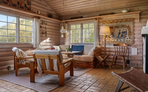Apelone - 450M from the Sea: Möbel, Holz, Interior Design, Decke, Flooring, Hütte, Zuhause, Fussboden, Couch, Wohnzimmer