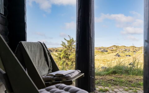 Apelone - 450M from the Sea: Möbel, Sonnenlicht, Stuhl, Kaffetisch, Armlehne, Wohnzimmer, Gartenmöbel