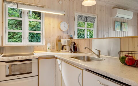 Odlef - 110M to the Fjord: Küche, Interior Design, Countertop, Flooring, Holz, Decke, Armatur, Fussboden, Küchengerät, Beleuchtung