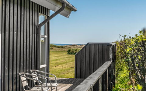 Nomi - 100M from the Sea: Die Architektur, Grundstueck, Verbundwerkstoff, Veranda, Abstellgleis, Deck, Planke, Schatten, Hartholz, Garten
