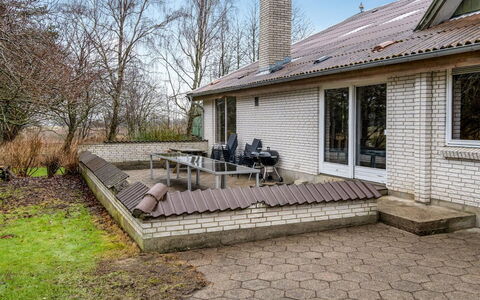 Stilla - 19Km from the Sea: Dach, Haus, Zuhause, Hütte, Tür, Abstellgleis, Estate, Rasen, Garten, Veranda
