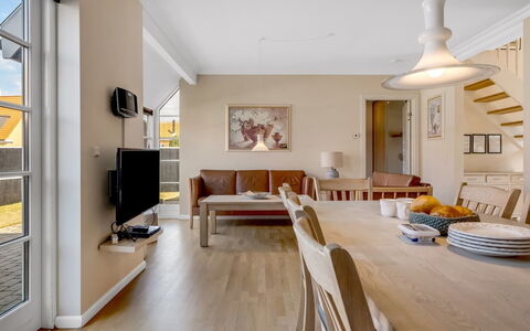 Verner - 990M from the Sea: Flooring, Möbel, Interior Design, Fussboden, Holz, Decke, Holzboden, Couch, Zimmer, Wohnzimmer