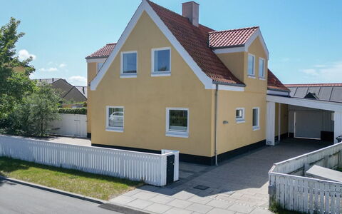 Meike - 700M from the Sea: Haus, Dach, Zuhause, Hütte, Schuppen, Gartenbauten, Abstellgleis, Garten, Blockhaus, Hütte