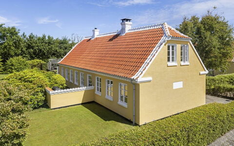 Faik - 1.4Km from the Sea: Zuhause, Dach, Haus, Tür, Hütte, Schatten, Garten, Ground, Veranda, Garten