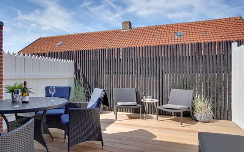 Henritte - 200M from the Sea: Holz, Gartenmöbel, Möbel, Stuhl, Deck, Schatten, Hartholz, Tisch Im Freien, Terrasse, Holzboden