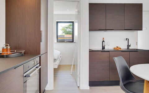 Henritte - 200M from the Sea: Interior Design, Countertop, Küche, Holz, Möbel, Flooring, Cabinetry, Fussboden, Küchengerät, Zimmer